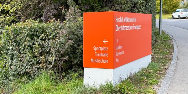 signaletik-schulhaus-bolligen_eingang.jpg