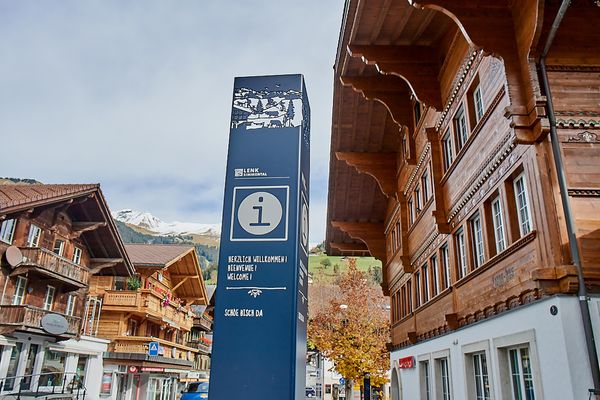 signaletik-lenk-stele-touristcenter.jpg